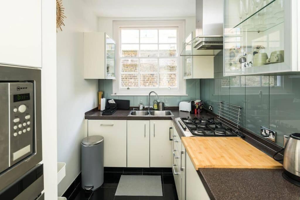 Elegant 2bd Duplex With Outdoor Patio/glass Canopy Londen