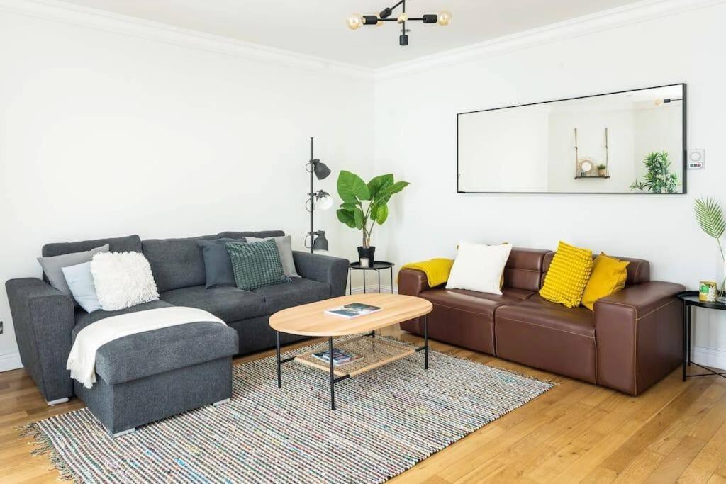 Appartement Elegant 2bd Duplex With Outdoor Patio/glass Canopy *